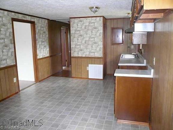 5th image of 231 7th St
