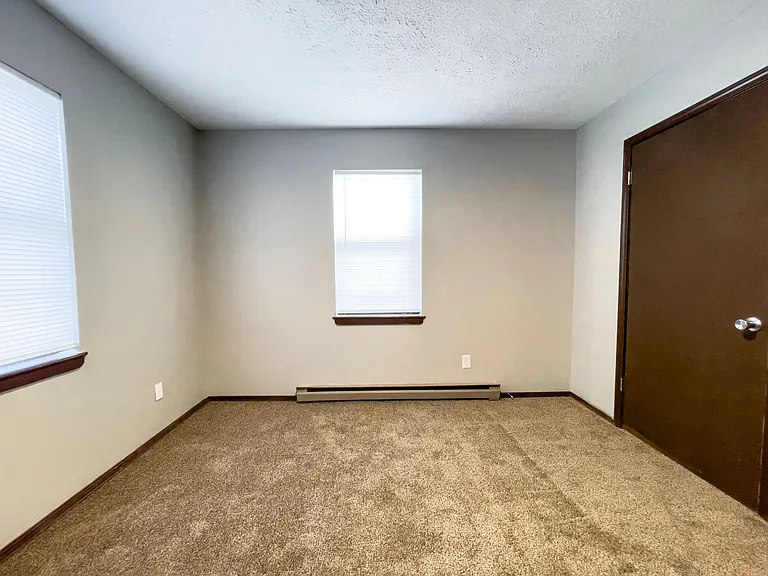East Memorial Apartments — Photo 63