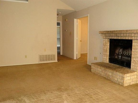 5th image of 4952 Shady Oak Trl