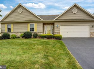 102 S Cacoosing Dr, Sinking Spring, PA 19608
