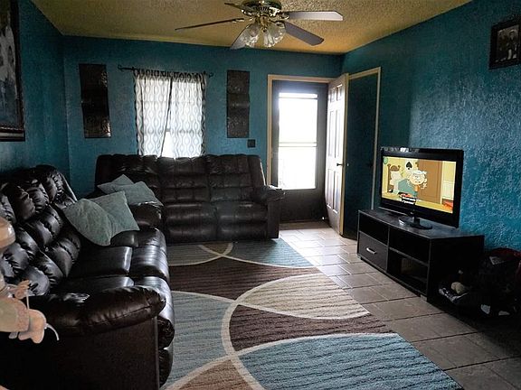 4th image of 416 W Mesquite St