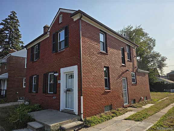 2nd image of 16814 Strathmoor St