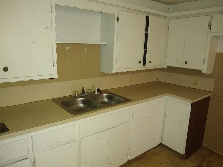 1021 N F St — Photo 2