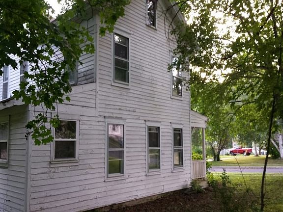 3rd image of 126 Swart St