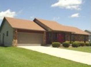 1355 Cherokee Ct, Marshfield, MO 65706