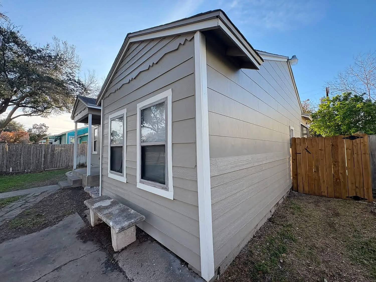 3 bed, 1.5 bath, 1200 sqft, $1,600 — Photo 2