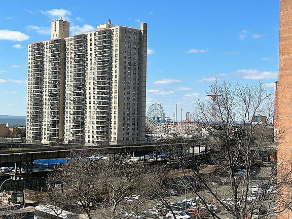 2nd image of 2915 W 5th St APT 7E