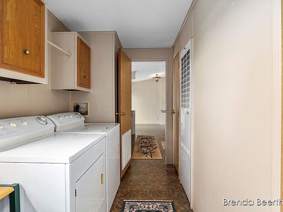 5th image of 10111 Young Ave NE