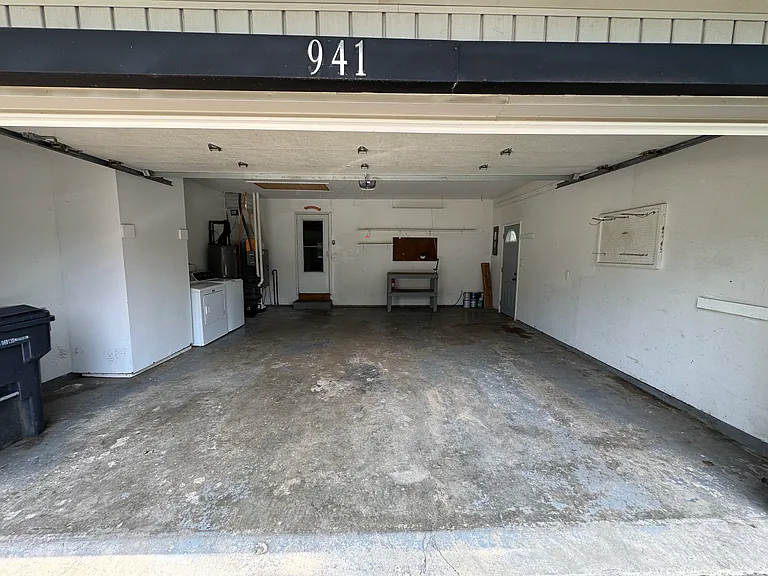 941 Stonegate Rd — Photo 15