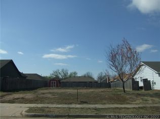 17726 S Santa Fe St, Mounds, OK 74047