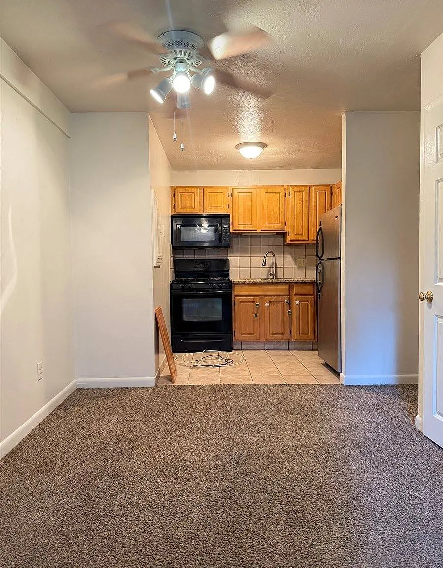 2 bed, 700 sqft, $2,200 — Photo 4