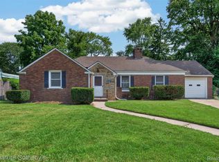 27786 California Dr NE, Lathrup Village, MI 48076