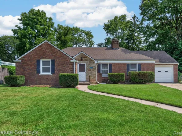27786 California Dr NE, Lathrup Village, MI 48076