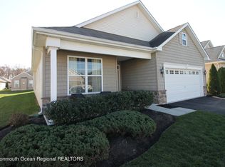 42 Eagle Ridge Cir, Lakewood, NJ 08701