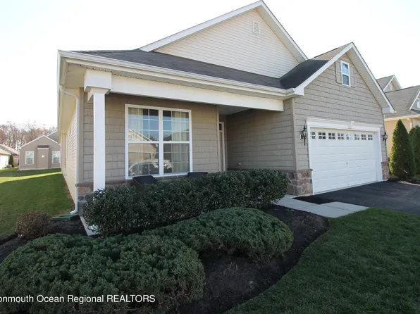 42 Eagle Ridge Circle, Lakewood, NJ 08701