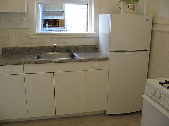 2nd image of 625 Bush St APT 121