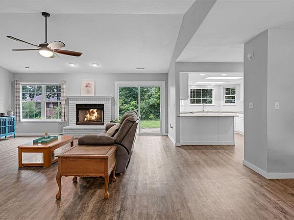 5th image of 825 Mockingbird Ln