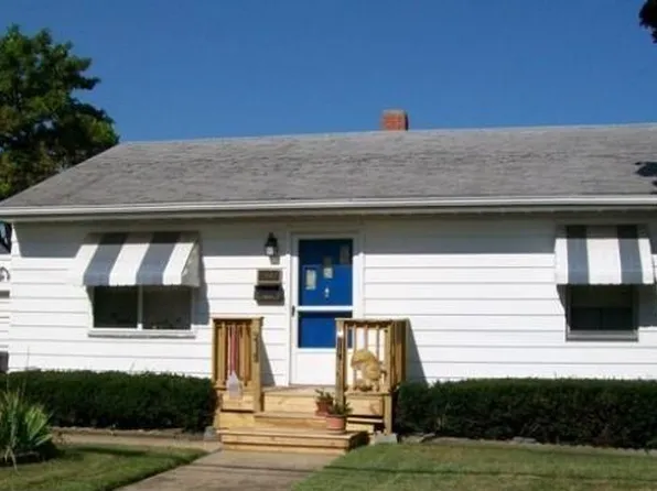 1507 N 11th St, Pekin, IL 61554