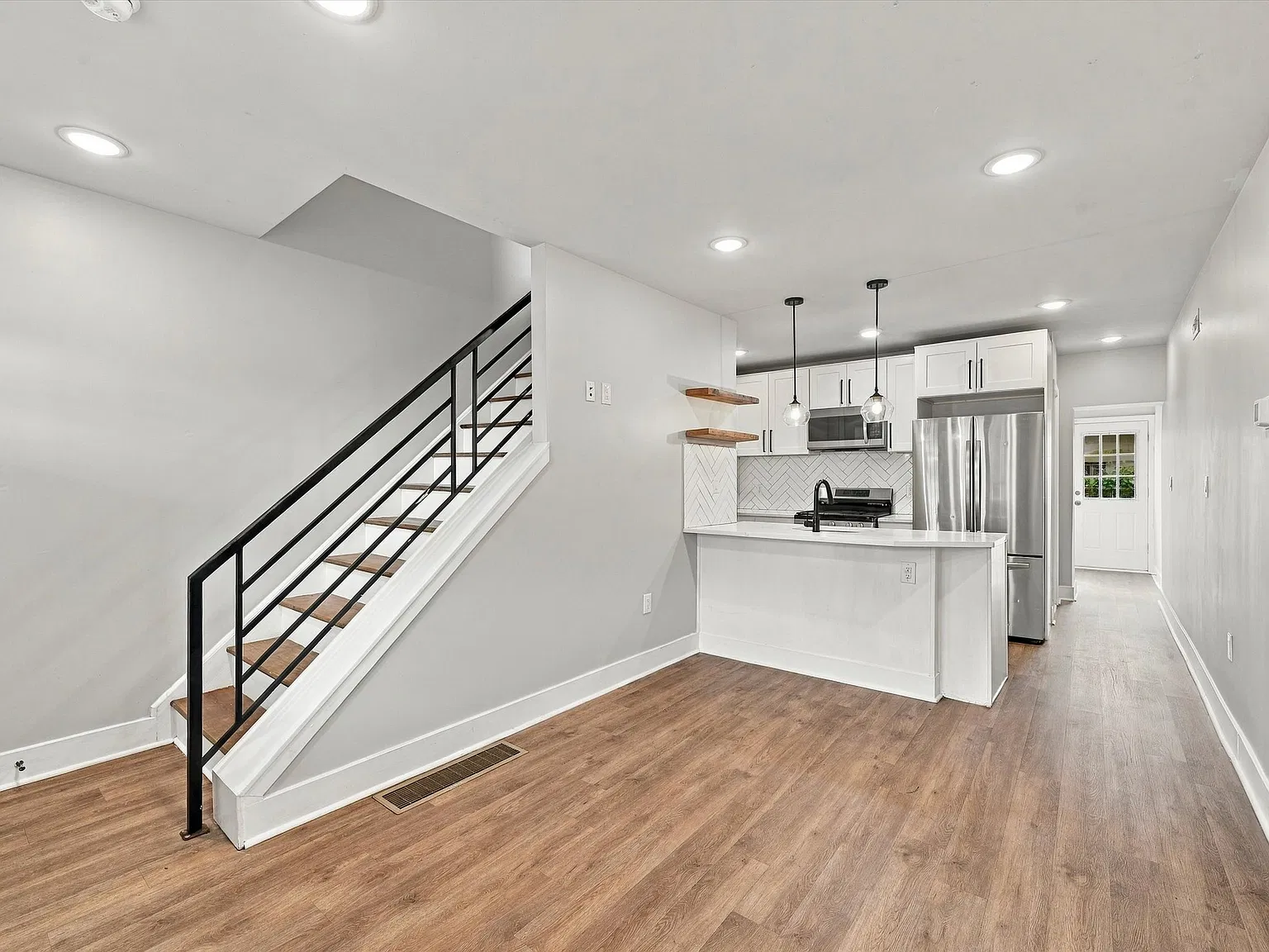 430 Fitzgerald St — Photo 2