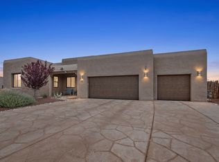 93 E Via Plaza Nueva, Santa Fe, NM 87507