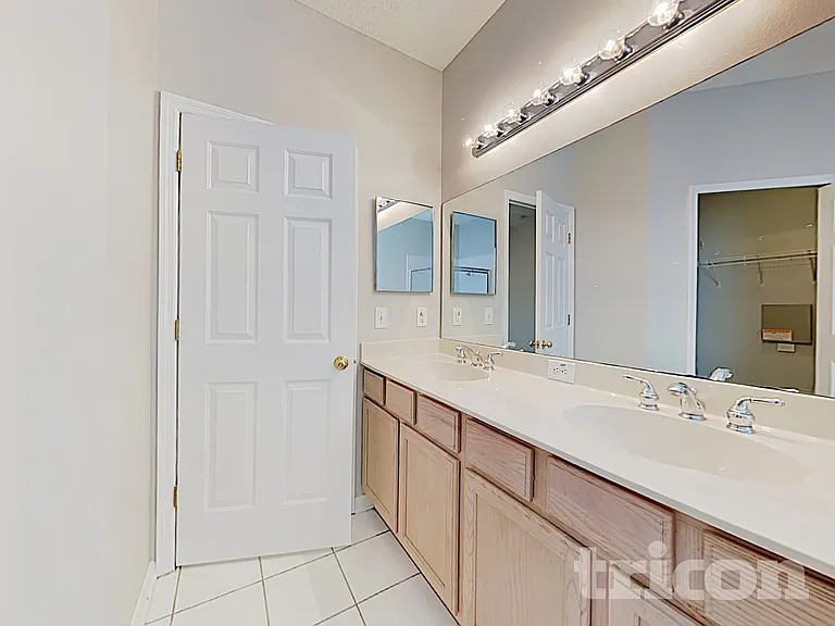 10525 Beneva Dr — Photo 10