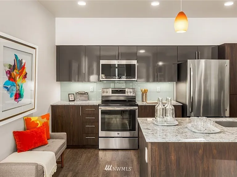 1085 103rd Ave NE #100 — Photo 5