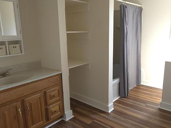 4th image of 612 Downs St