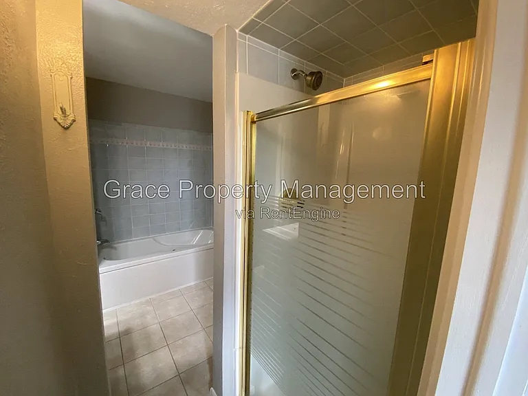 10870 Stuart Cir — Photo 12