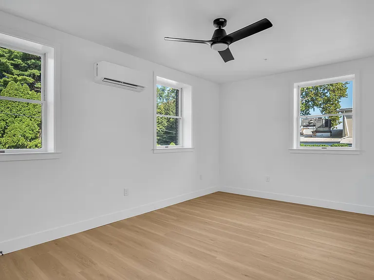 1309 Bridge St #E — Photo 9