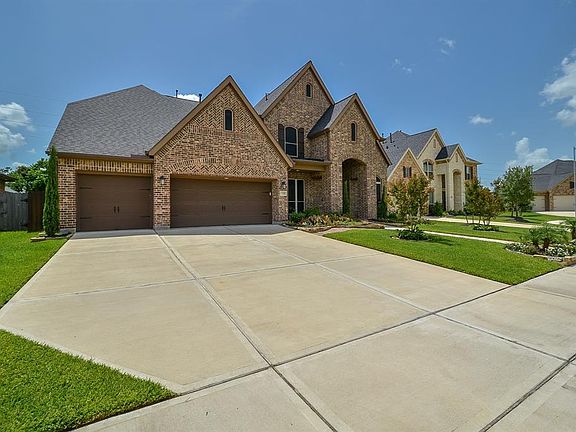 2nd image of 2610 Walnut Crest Dr
