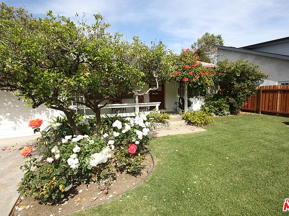 3rd image of 3540 Barry Ave