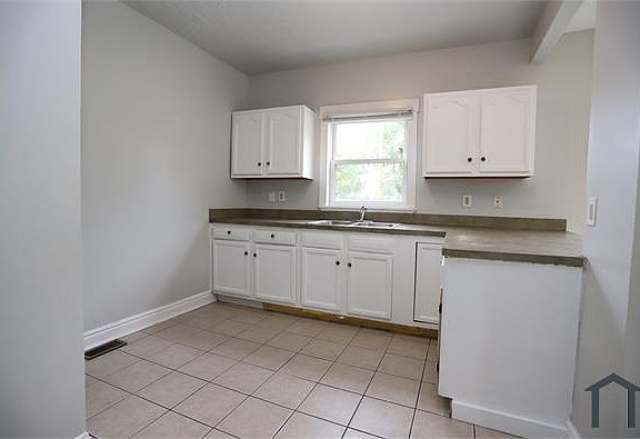 5th image of 3955 E 121st St