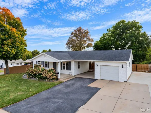 12103 Belaire Pl, Maryland Heights, MO 63043