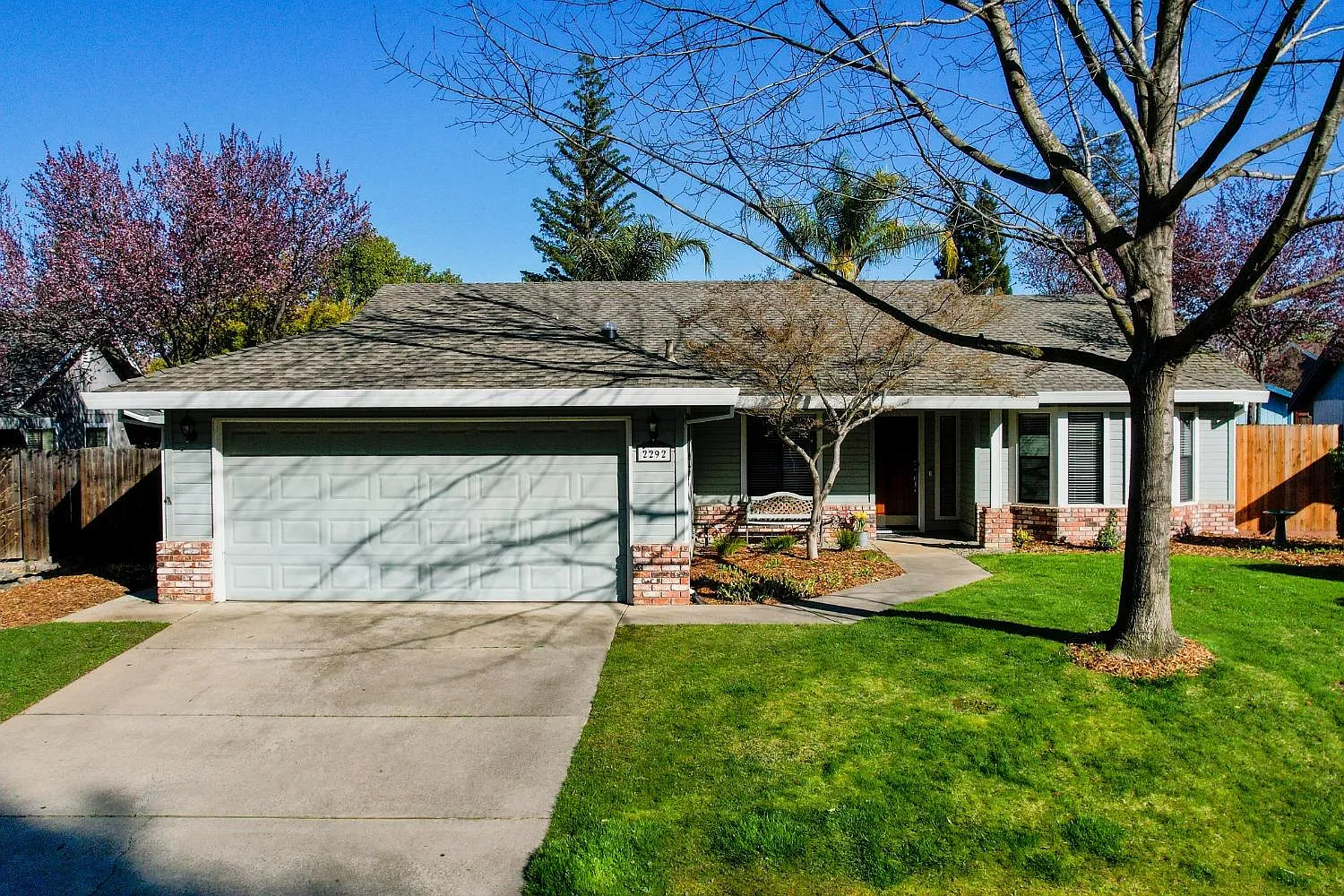 2292 Americana Dr photo 1
