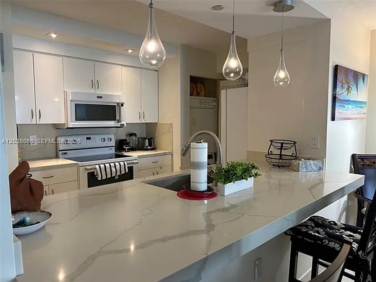 6917 Collins Ave #807 — Photo 4