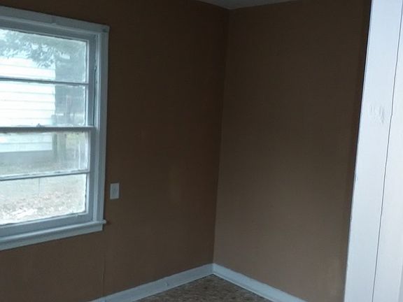 3rd image of 729 E Brookwood Dr