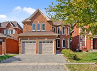 26 Sandfield Dr, Aurora, ON L4G 6R7