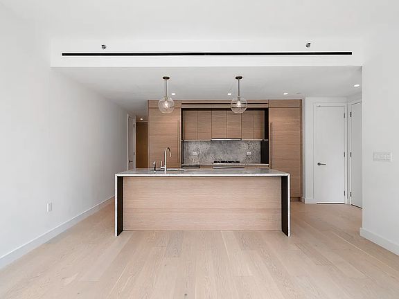 3rd image of 215 W 28th St #8E