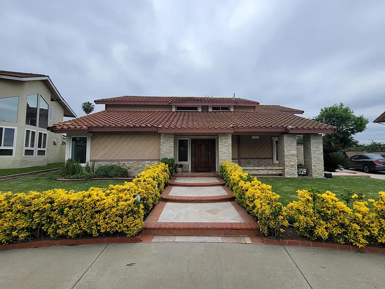 2050 Madonna Ln — Photo 2