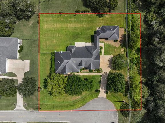 2nd image of 9019 Lady Laura Ln