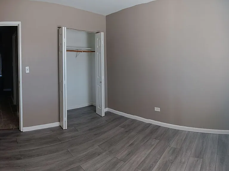 111 Pickwick Dr — Photo 6
