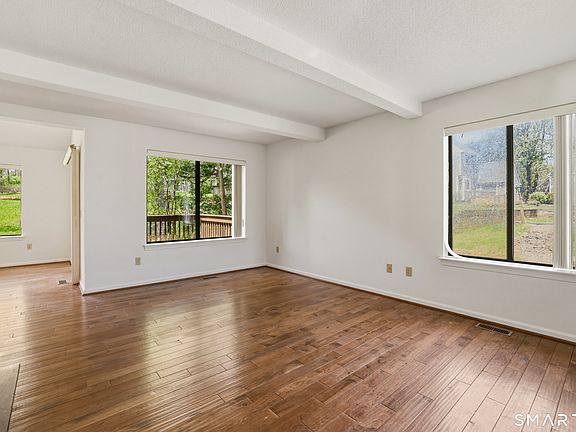 5th image of 20 Reed Court #20