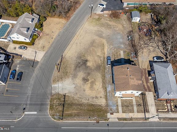 2nd image of 459 W Broad St