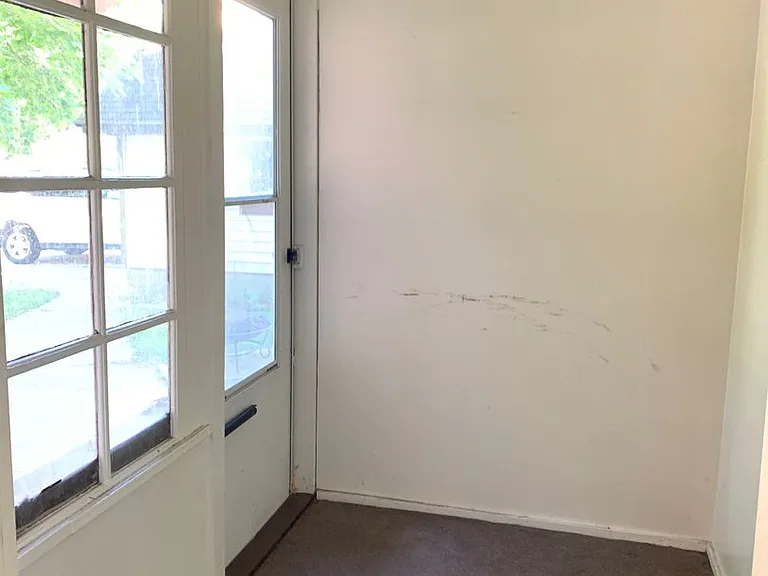 2037 Paris Ave NE — Photo 16