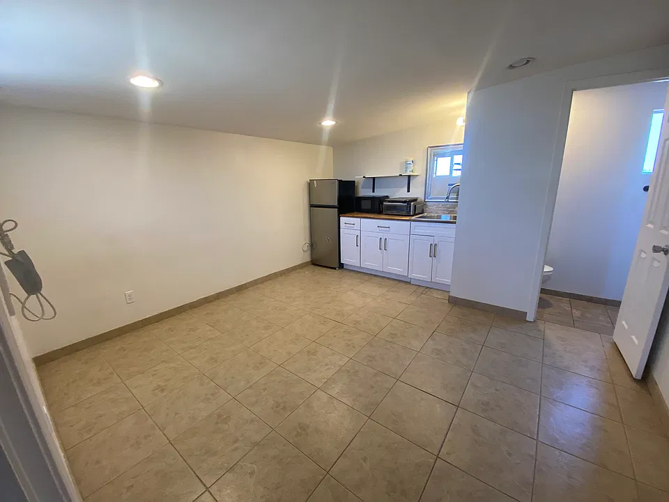 826 E Butler Dr