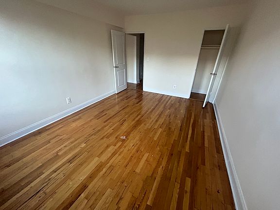 2nd image of 14309 Barclay Ave APT 5C
