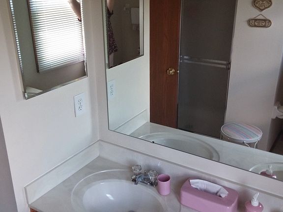 4th image of 480 W River Dr