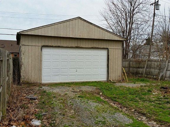 3rd image of 4706 Wellington Ave