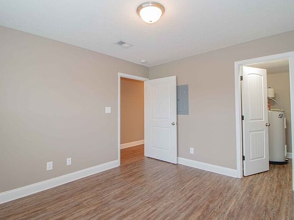 5th image of 325D Landrum Pl
