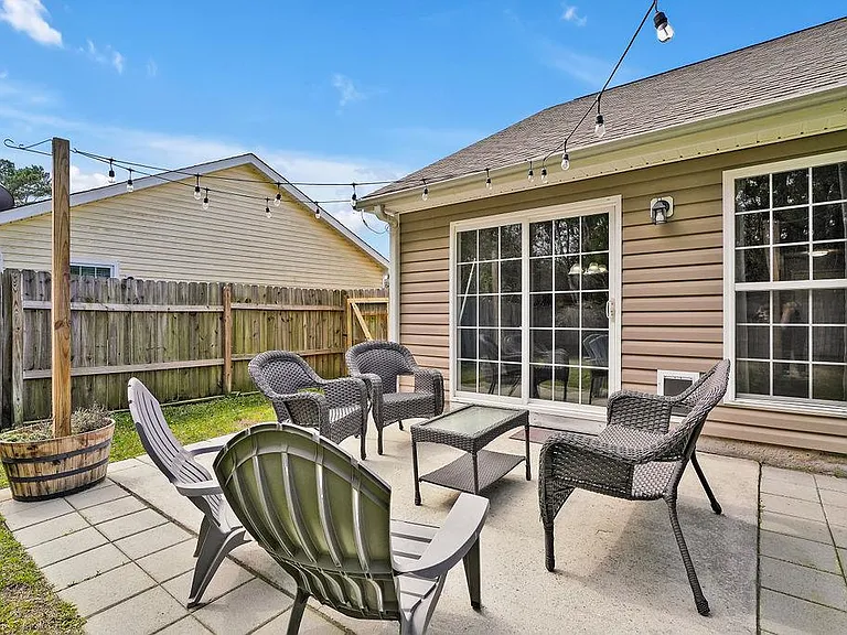 Backyard patio. Flower pots with posts and sting lights included - remote controlled lights. Small dog door from living room.